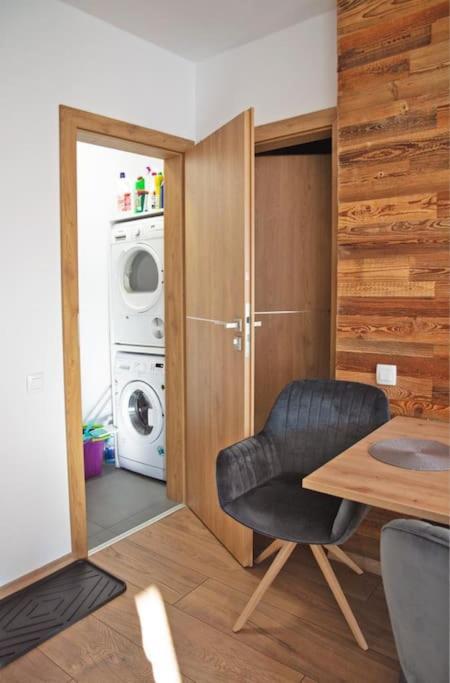 5 Dream Apartment 5 Cu Parcare Privata Oradea Exterior photo